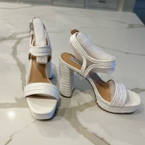 NWT - Steve Madden Lombardo Platform Heel in White | Size 9.5